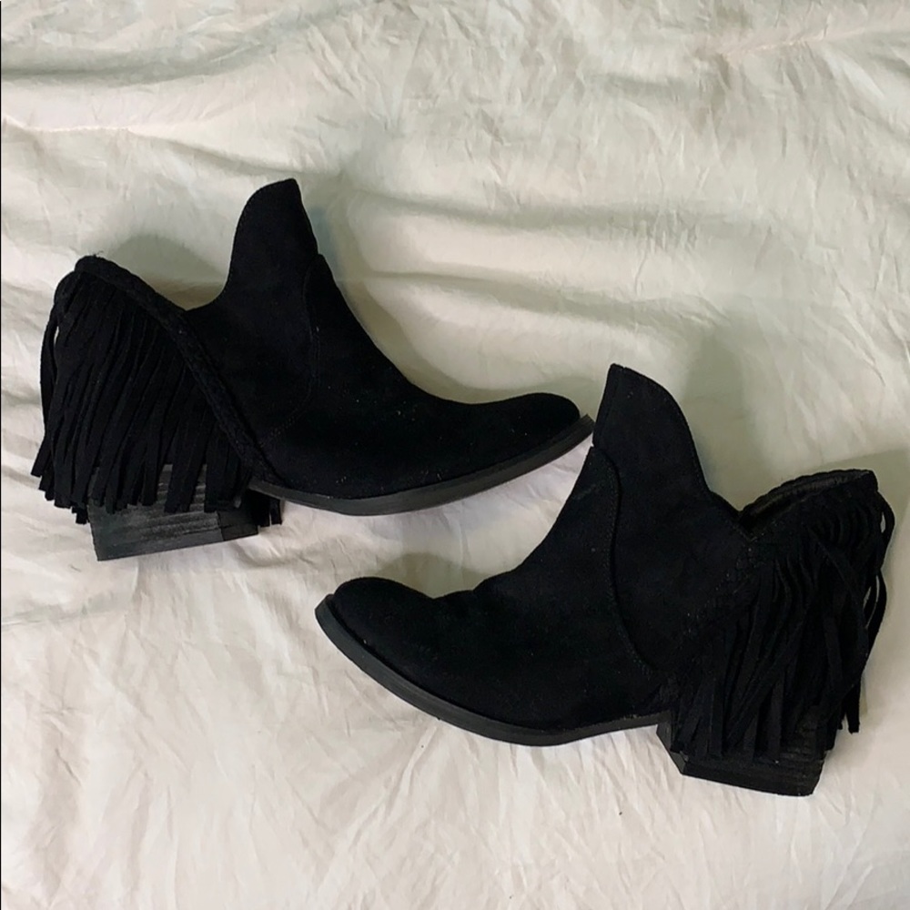 Black fringe boots